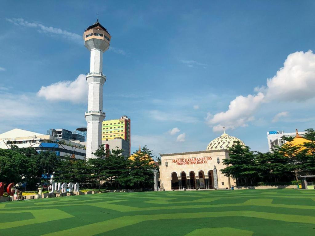 Hotel Cemerlang Bandung Kültér fotó