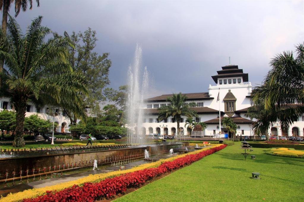 Hotel Cemerlang Bandung Kültér fotó
