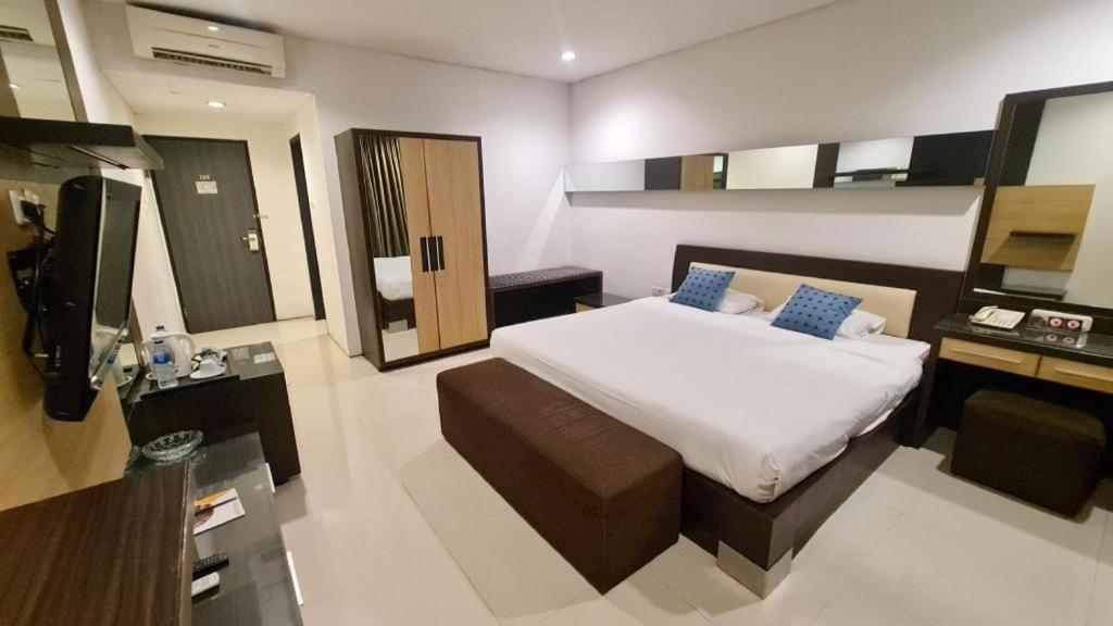 Hotel Cemerlang Bandung Kültér fotó
